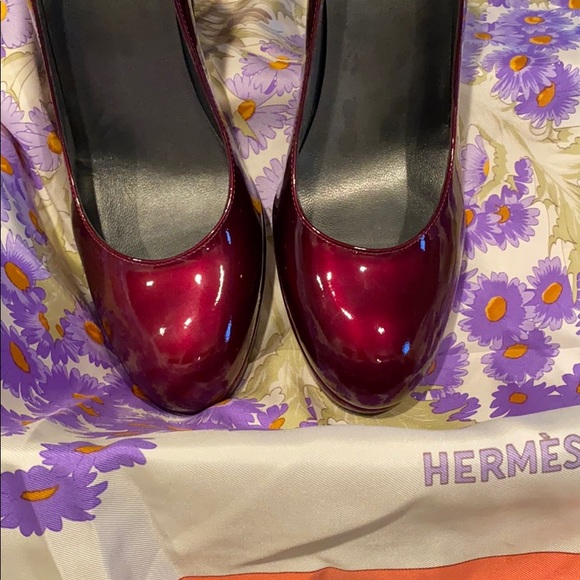 Gorgeous Burgundy Stuart Weitzman Pumps Size 9 - Picture 2 of 4